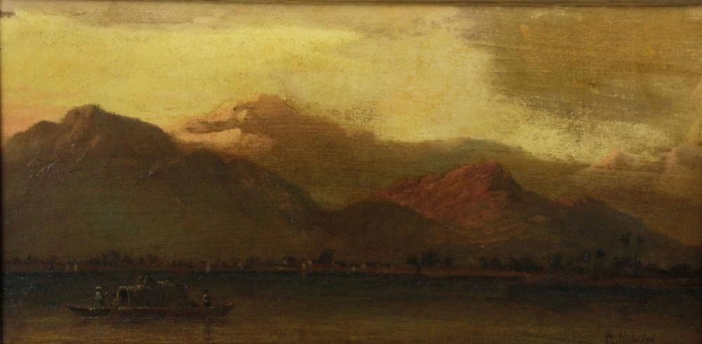 Paesaggio costiero con montagne